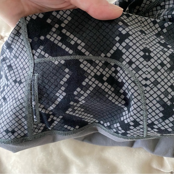 Lululemon WunderUnder Crop Legging Simply Ziggy Snake Deep Coal 6 - Picture 6 of 13